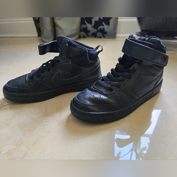 Nike Court Borough Mid 2 Triple Black, boys 6Y - Picture 3 of 7